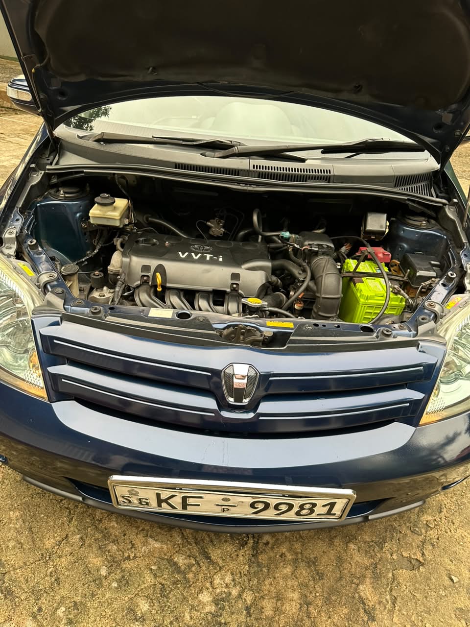 Toyota IST 2003
